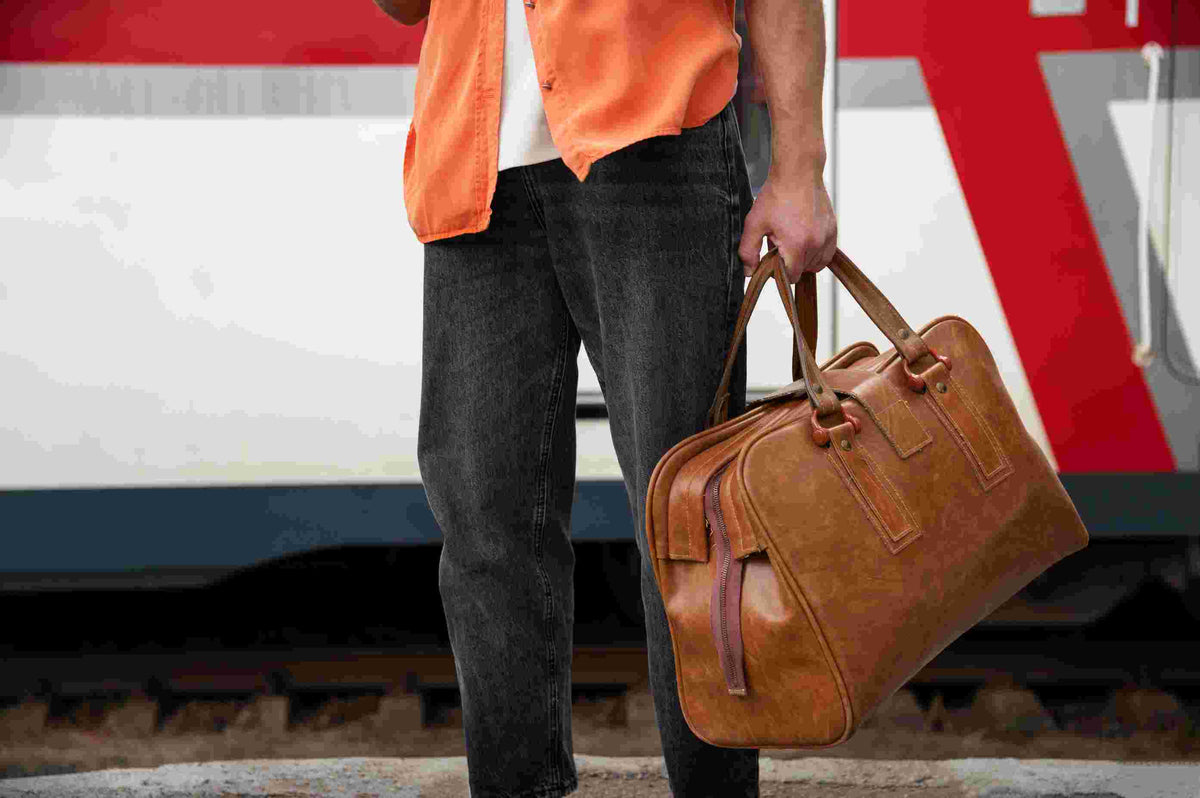 Choose the Perfect Leather Duffle Bag for Weekend Getaways