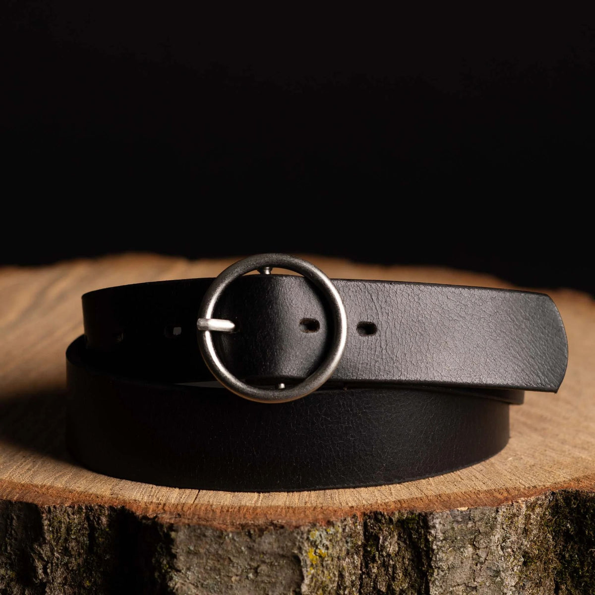 Sempre vachetta leather waist belt with circular buckle in black