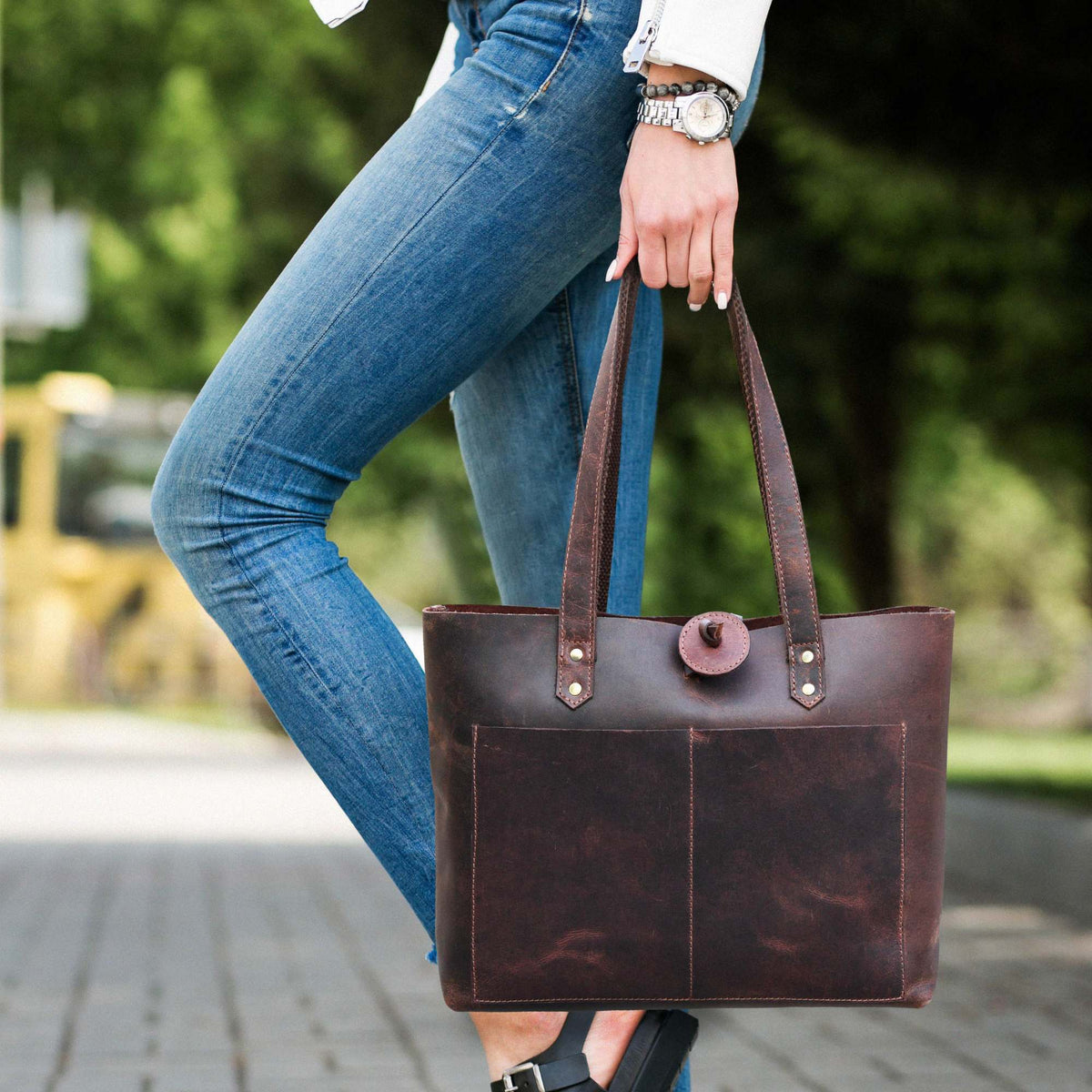 Tolredo brown leather tote bag with leather closure