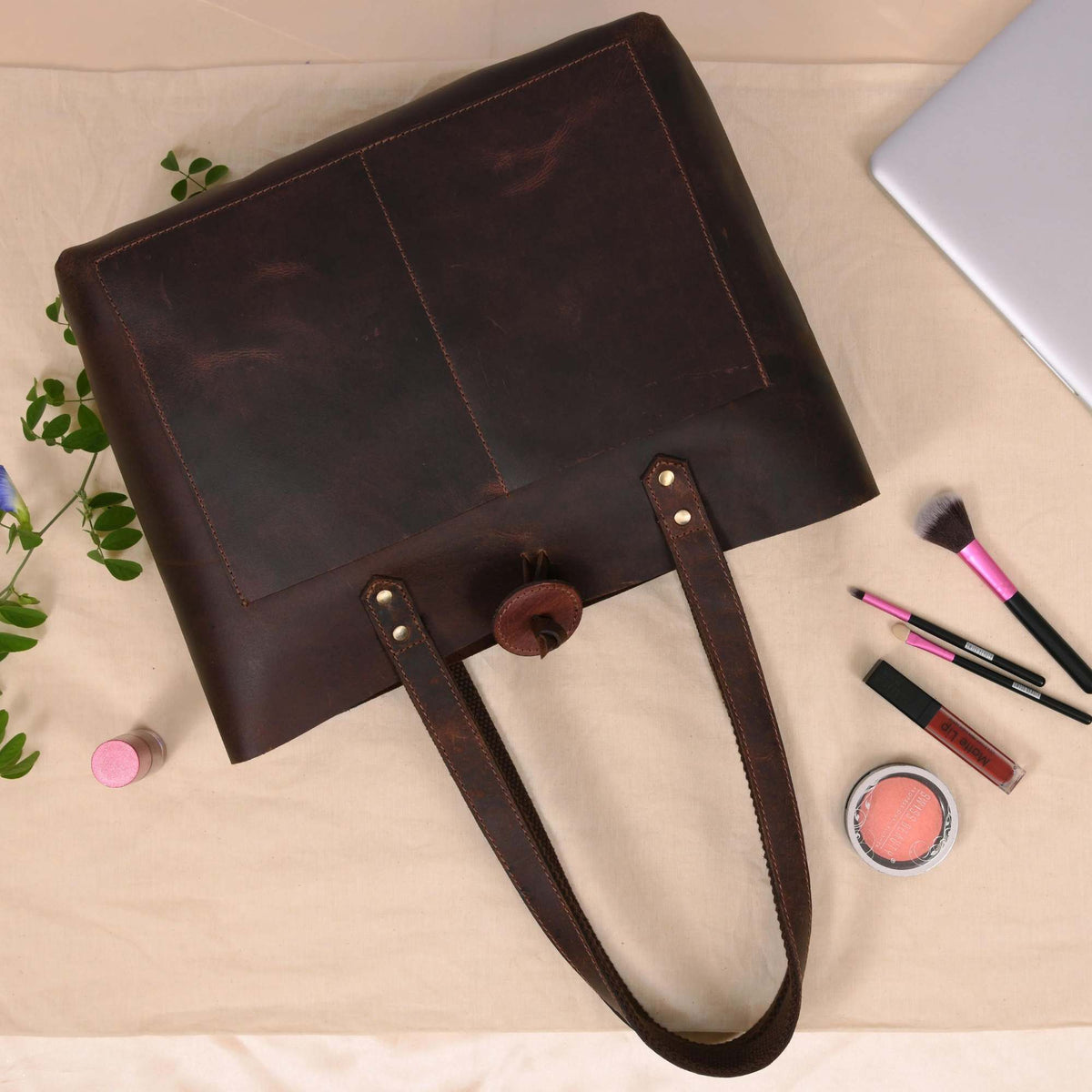 Tolredo brown leather tote bag with leather closure
