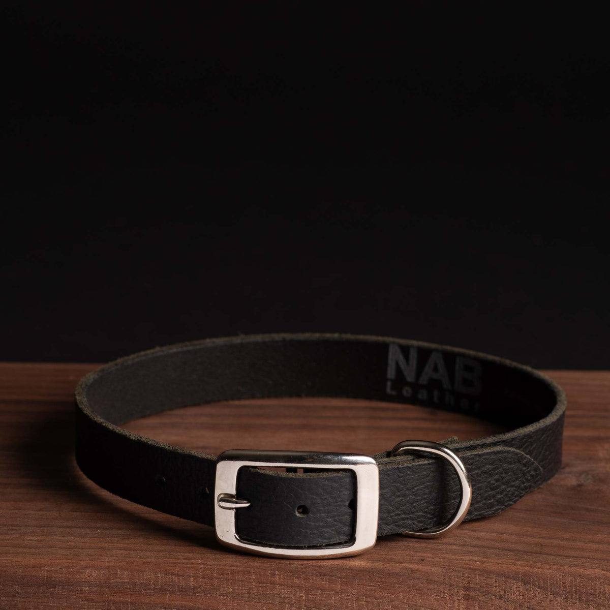 Rover full-grain leather dog collar in black