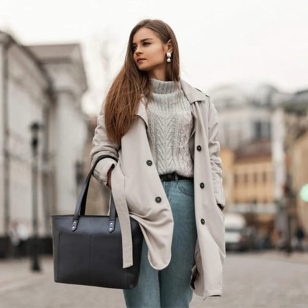 Women’s Fashion Spotlight: Leather Belts and Tote Bags