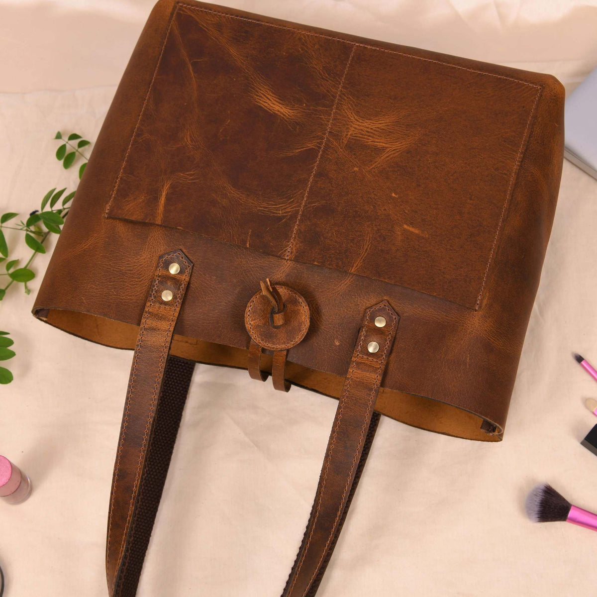 Tolredo cognac leather tote bag with leather closure