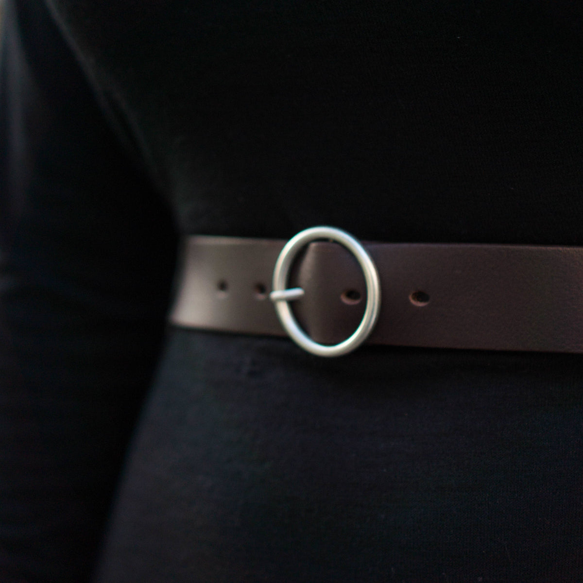 Sempre vachetta leather waist belt with circular buckle