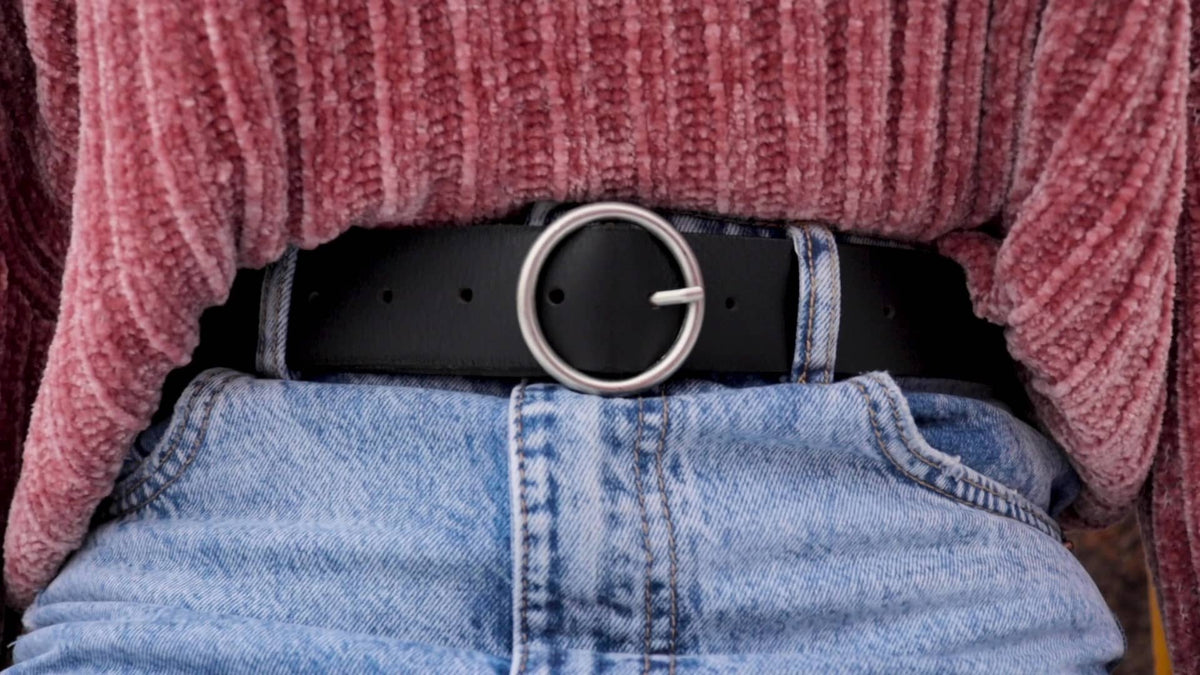 Sempre vachetta leather waist belt with circular buckle